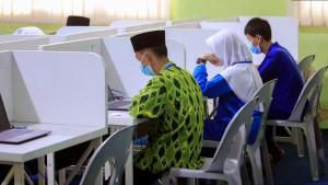 Siswa-kelas-8-mengikuti-Asesmen-Nasional-Berbasis-Komputer.jpg