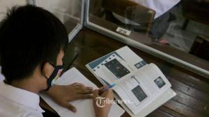 Siswa-kelas-VII-SMP-N-9-Semarang-sedang-mengikuti-proses-belajar-tatap-muka-Kunci-Jawaban.jpg