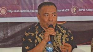 Stefanus-Manhitu-saat-memberikan-keterangan-kepada-wartawan.jpg