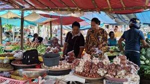Suasana-di-Pasar-Baru-Kota-Atambua-pada-hari-Natal.jpg