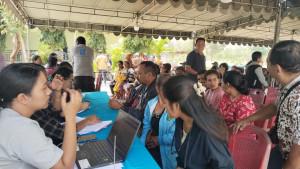 Suasana-loket-pendaftaran-pemeriksaan-mata-gratis-di-RSU-Muder-Ignacia-Soe.jpg