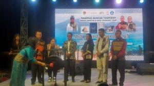 Sulastri-Rasyid-didampingi-Kepala-UPTD-Museum-NTT.jpg
