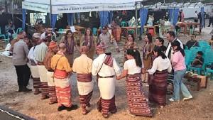 TARIAN-Tampak-warga-dan-sejumlah-pejabat-Pemkot-Kupang-sedang-menari.jpg