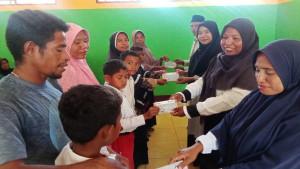 TERIMA-DANA-Sejumlah-siswa-di-Kabupaten-Flores-Timur-NTT-menerima-dana-PIP.jpg