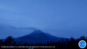 Tampak-Gunung-Lewotobi-Laki-laki-di-Kabupaten-Flores-Timur-NTT-pada-Senin-271025.jpg