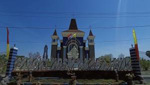 Tampak-luar-gereja-baru-Paroki-Maria-Bunda-Selalu-Menolong-MBSM-Kambajawa.jpg