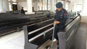 Tim-Gegana-dari-Brimob-Polda-NTT-saat-sedang-melakukan.jpg