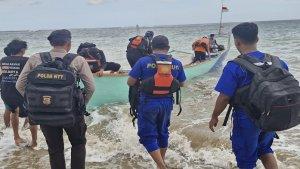 Tim-pencari-terdiri-dari-personel-Basarnas-Sat-Polairud-Polres-Sumba-Timur.jpg