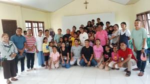Umat-KUB-Bunda-Penolong-Abadi-berbagi-kasih.jpg