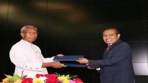 Uskup-Dom-Norberto-do-Amaral-dari-Maliana-dan-PM-Timor-Leste-Taur-Matan-Ruak-kanan.jpg