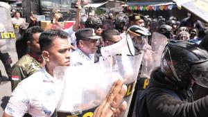 Wakil-Gubernur-NTT-Johni-Asadoma-turun-tangan-redam-konflik-antara.jpg