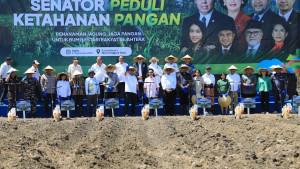 Wakil-Ketua-DPD-RI-GKR-Hemas-bersama-anggota-DPD-RI-serta-unsur-Forkopimda-NTT.jpg