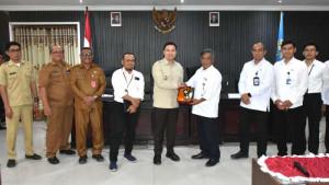 Wali-Kota-Kupang-dan-Kepala-BPKB-NTT-pose-bersama.jpg