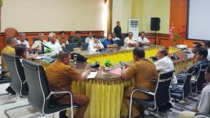 Warga-Desa-Sumlili-mengadu.jpg