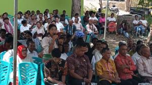 Warga-Lidak-dialog-dengan-bupati.jpg