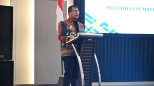 Yosef-tutup-kegiatan-di-New-Aston.jpg