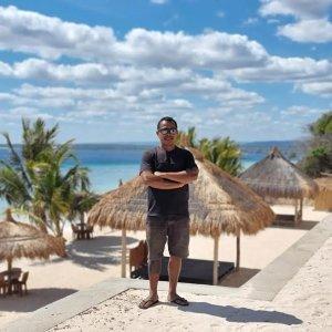 Yus-Bora-dengan-latar-Panti-Kawona.jpg