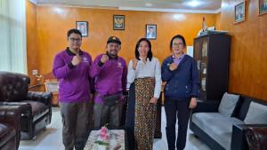 Yustina-Hangung-Lajar-DAN-TIM.jpg