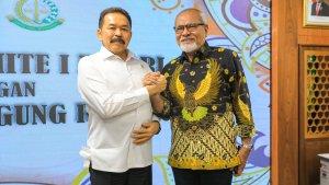 abraham-liyanto-bersama-jaksa-agung-st-burhanusddin.jpg