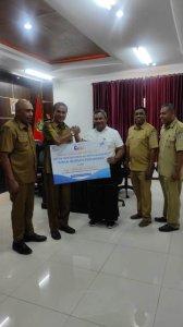 bank-NTT-serahkan-csr.jpg