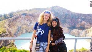danau-kelimutu-cewek.jpg
