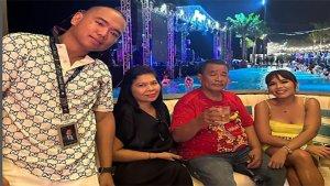 hotman-paris-sambut-tahun-baru-di-atlas-pose-bersama-keluarga-dipuji.jpg