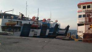 kapal-feri-di-bolok.jpg