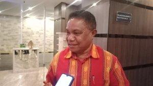 kepala-dinas-komunikasi-dan-informatika-ntt-aba-maulaka.jpg
