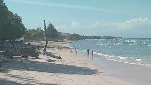 pantai-londa-lima-di-kecamatan-kanatang-kabupaten.jpg