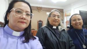 pendeta-dan-suster.jpg