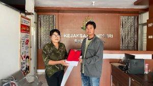penyerahan-berkas-ke-Kejari-Sabu-Raijua.jpg