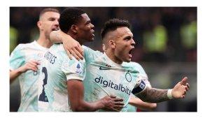 skuat-inter-milan-merayakan-kegembiraannya.jpg