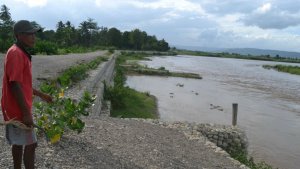 tanggul-sungai-benenain_20170207_213948.jpg