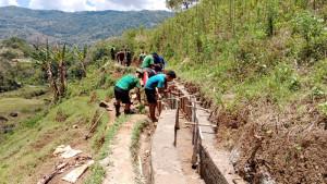 warga-dan-TNI-gotong-royong-kerja-saluran.jpg