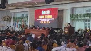 wisuda-Stikom-Uyelindo.jpg