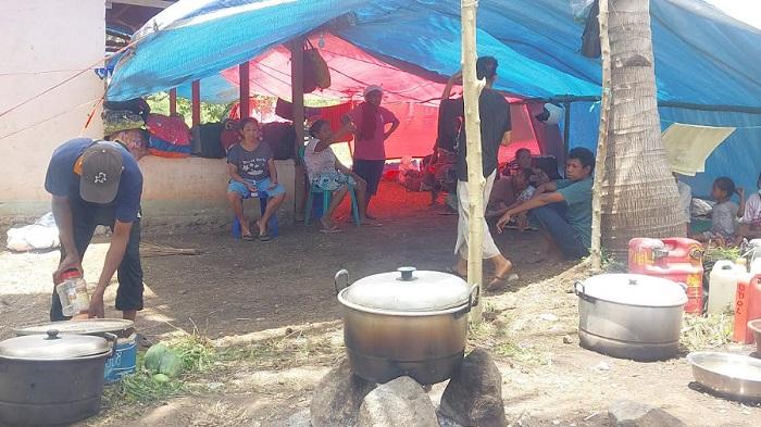 116 Pengungsi Mandiri Gunung Lewotobi Konsumsi Pisang dan Singkong