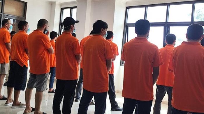 Imigrasi NTT Dalami Pelanggaran Keimigrasian 16 Warga Negara Uzbekistan - Pos-kupang.com