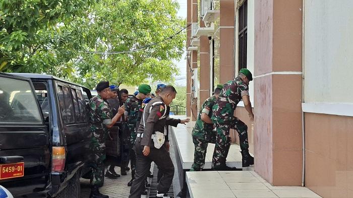 17-terdakwa-tiba-di-Pengadilan-Militer-III-15-Kupang-guna-mengikuti-sidang-lanjutan.jpg