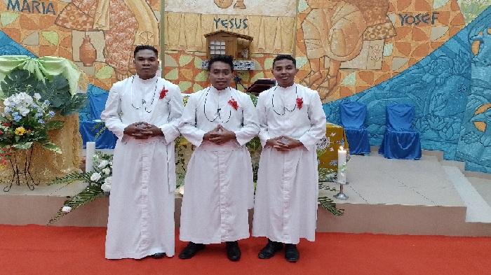 3-bruder-baru-foto-bersama-usai-perayaan-misa-kaul-kekal-di-Biara-Bruder-Keluarga-Kudus-Nazareth.jpg