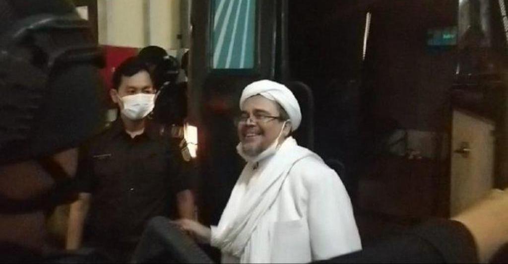 Usai Dengar Tuntutan Jaksa, Rizieq Shihab yang Tadinya Kurang Sehat Langsung Sembuh