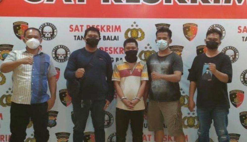 Dikerjain Emak-emak Seorang Maling Bugil Lari Tunggang Langgang, Maling Hp Gagal Rudapaksa Korbannya
