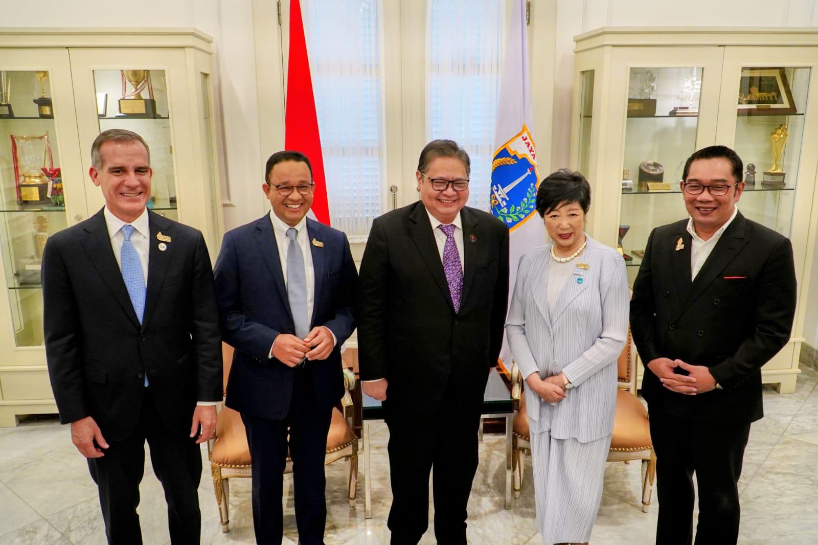 Urban20 G20 Serahkan Komunike kepada Menko Airlangga