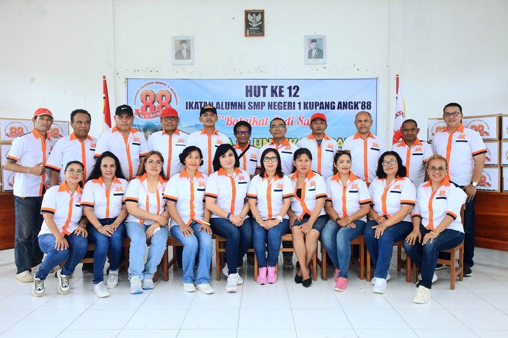 Alumni-SPENSA-88-Bataikat-Jadi-Satu-foto-bersama-saat-rayakan-HUT-ke-12.jpg