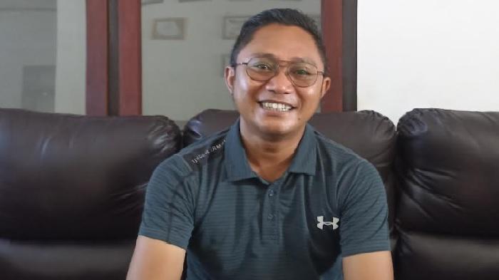 Anggota-KPU-Kabupaten-Manggarai-Timur-Konrad-Sandur-1234.jpg