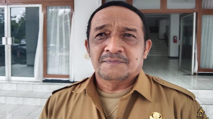 Asisten-I-Setda-Kota-Kupang-Jefry-Pelt-saat-diwawancarai-di-kantor-DPRD-Kota-Kupang.jpg
