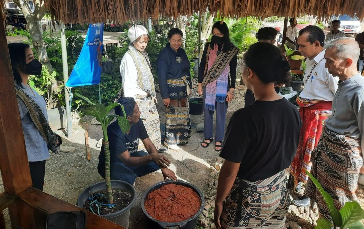 BCA - Warlami Ajak Penenun TTS Terapkan Konsep Ecofashion