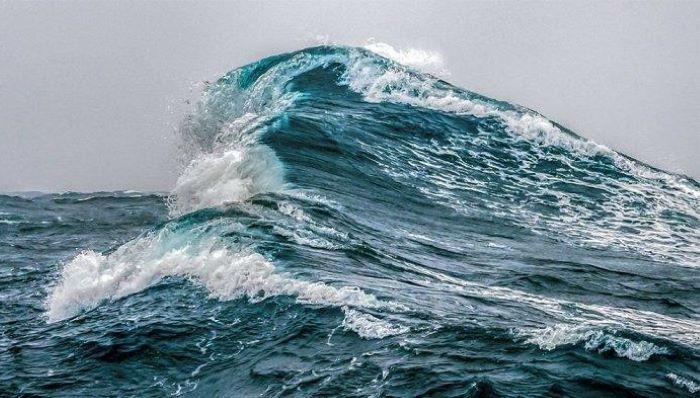 Gelombang Tinggi Lima Meter Berpeluang Terjadi di Selatan Sumba dan Sabu