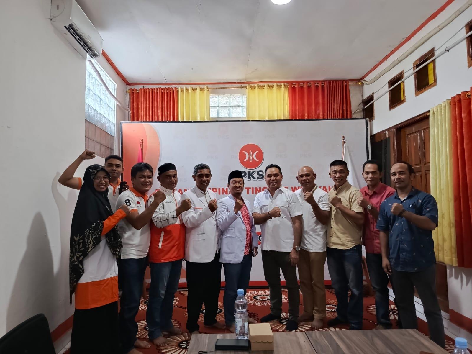 Bakal-calon-wakil-gubernur-NTT-Andre-Garu-mendaftarkan-Paket-SIAGA-di-DPW-PKS-NTT.jpg