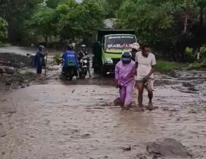 Banjir-lahar-dingin-Gunung-Lewotobi-Laki-laki-di-Kabupaten-Flores-Timur.jpg