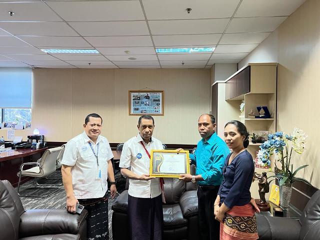 Terus Berbenah, Bank NTT Raih Penghargaan Sebagai BP Menuju Informatif dari KIP NTT